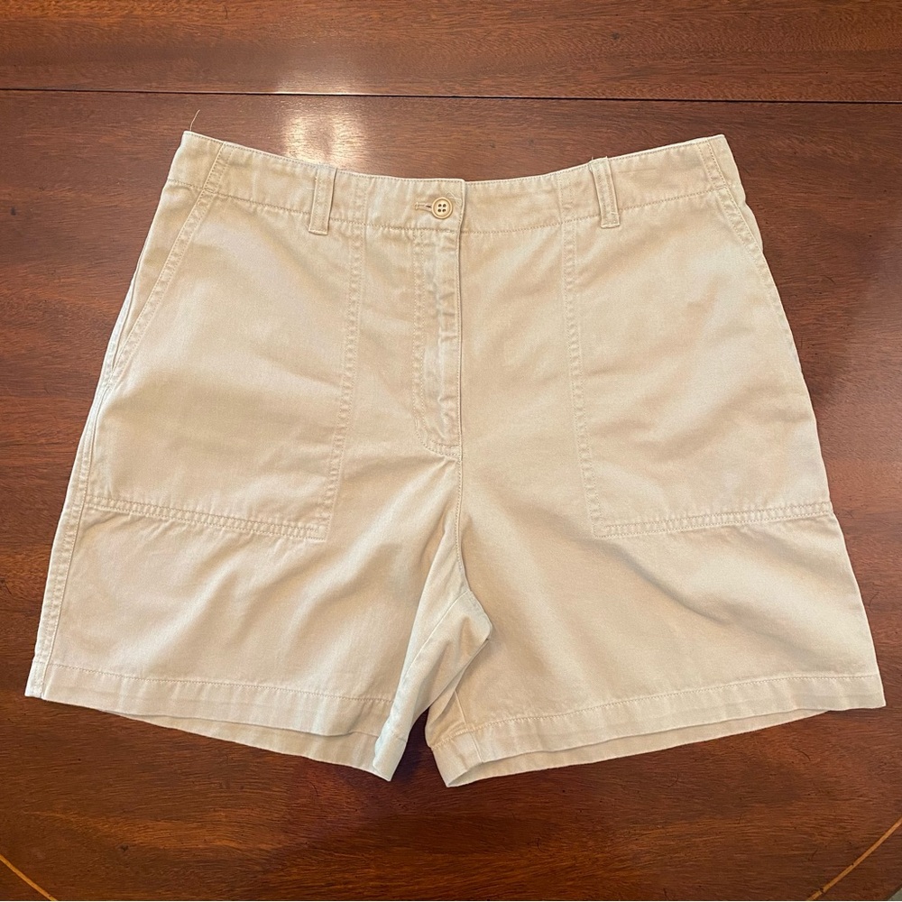 Jones New York Sport Shorts in tan